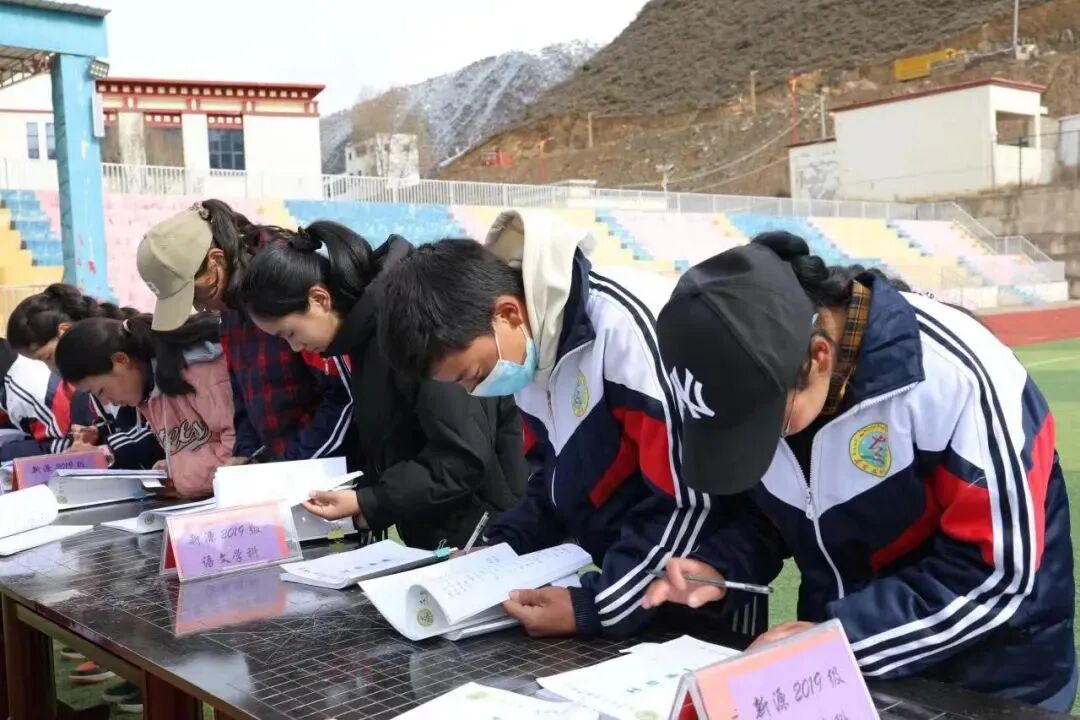 教育教学高质量发展以展促评教学相长左贡县中学开展主题手写教案展评