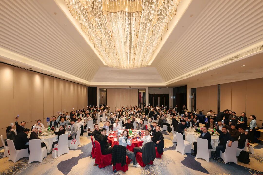晚宴合影2.jpg