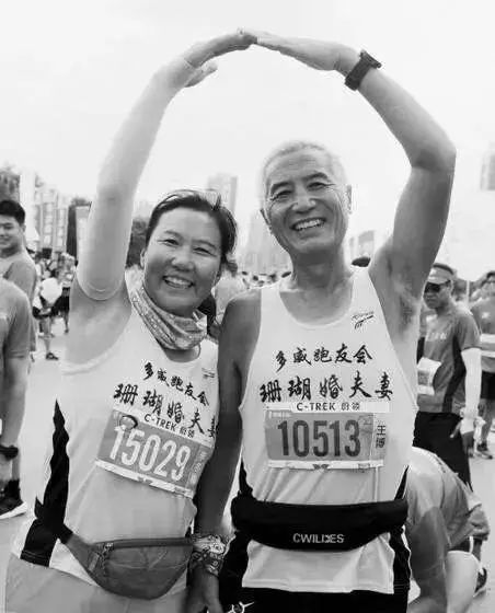 “欠她的那场婚礼,我在赛场补上。”-微信头条网 “欠她的那场婚礼,我在赛场补上。”