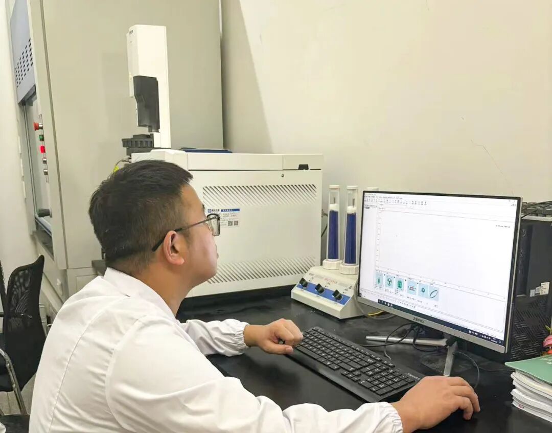 “操作便捷，數(shù)據(jù)精準——福立氣相色譜儀讓科研更得心應(yīng)手