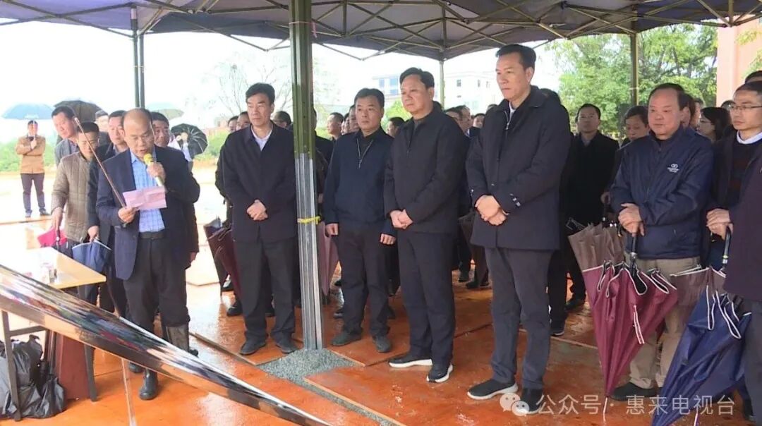 肖辉生一行先后前往葵潭镇油甘基地,吉镇村市场改造施工现场,葵潭中学