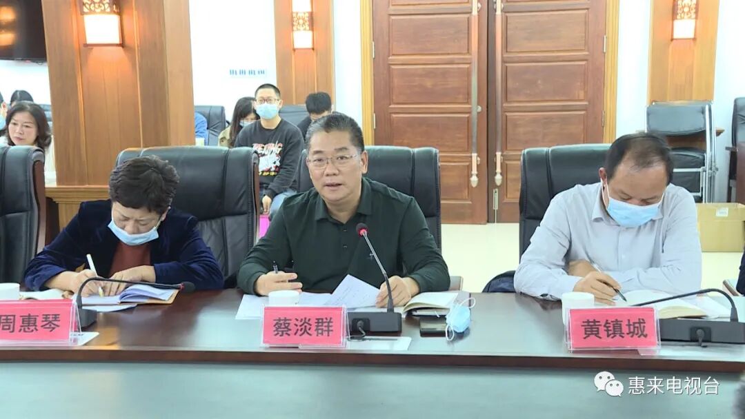 会上,县委理论学习中心组成员黄镇城,周惠琴,王志辉,郑海涌,林育群