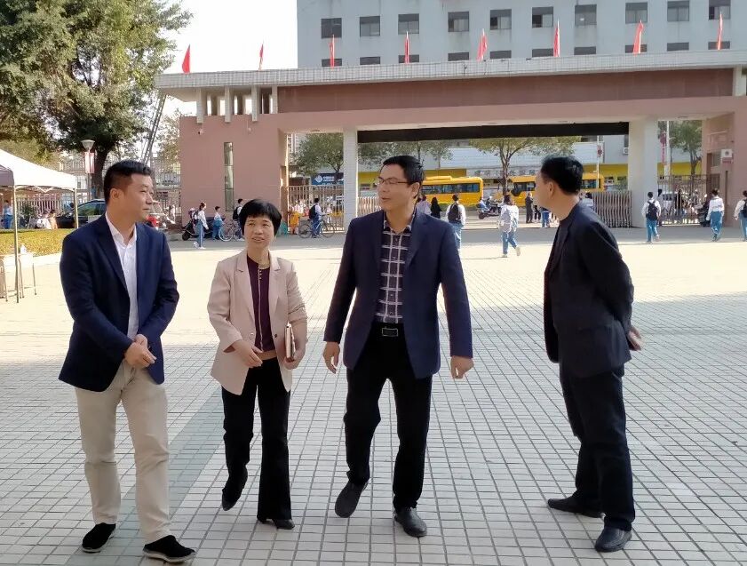 县领导陈少平到各学校检查新学期校园疫情防控和组织入学情况