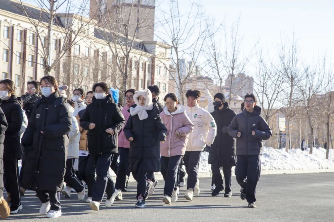 大庆第四中学_大庆中学开学时间表_大庆中学排名