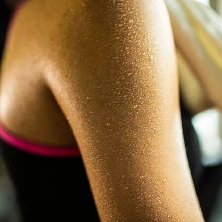 这个部位出汗，竟是中风前兆！秋季中风高发，都得注意！