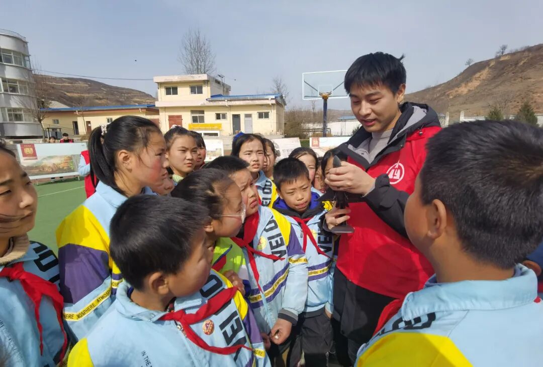 助力乡村振兴志愿服务在行动 温暖陇县温水镇李家河师生