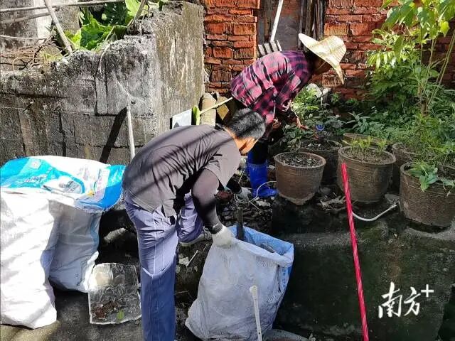 越來越多的群眾從“觀望”變?yōu)椤皠邮帧薄? 通訊員   供圖