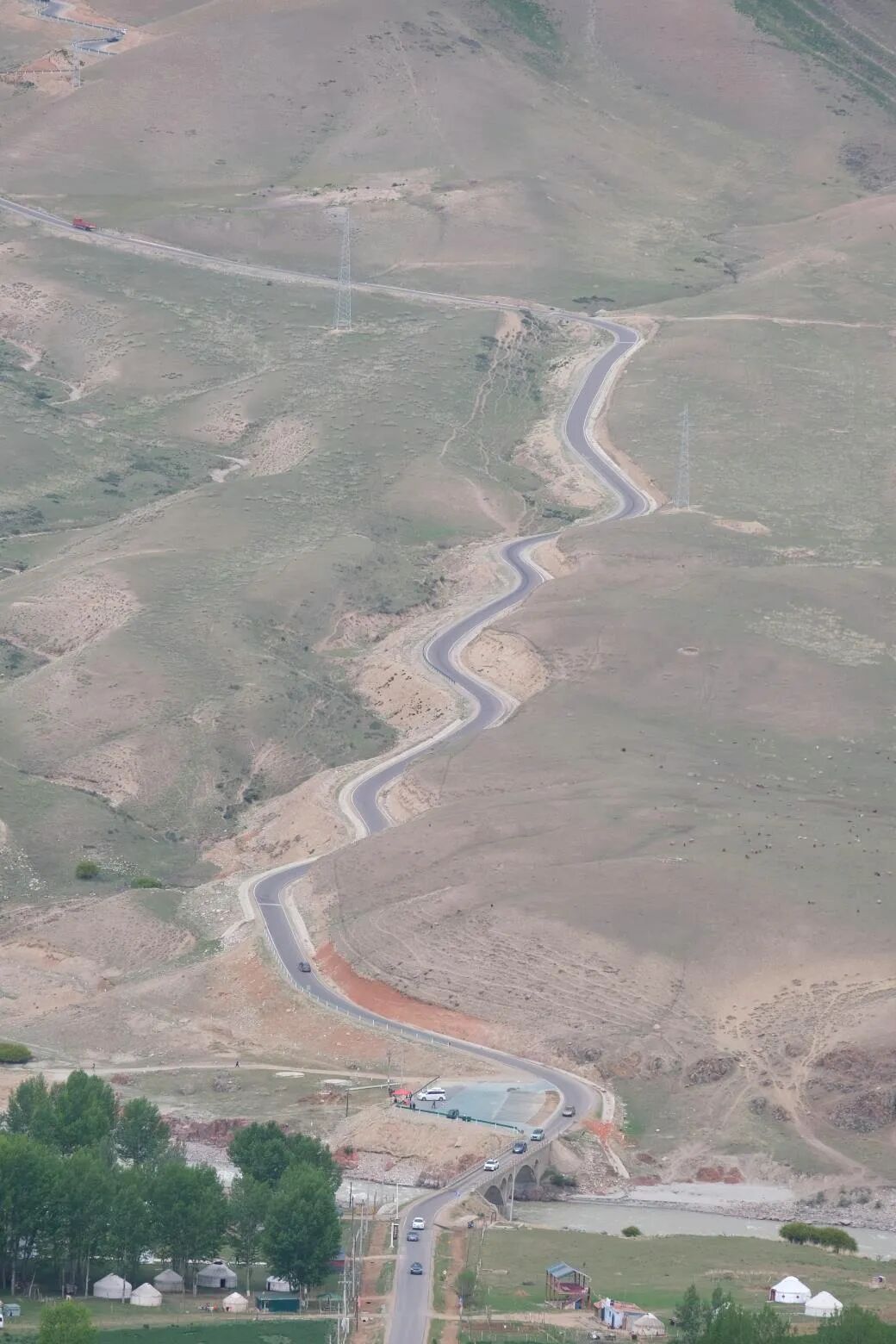 伊犁必去的十大景点_伊犁必去景点_伊犁旅游必去的地方