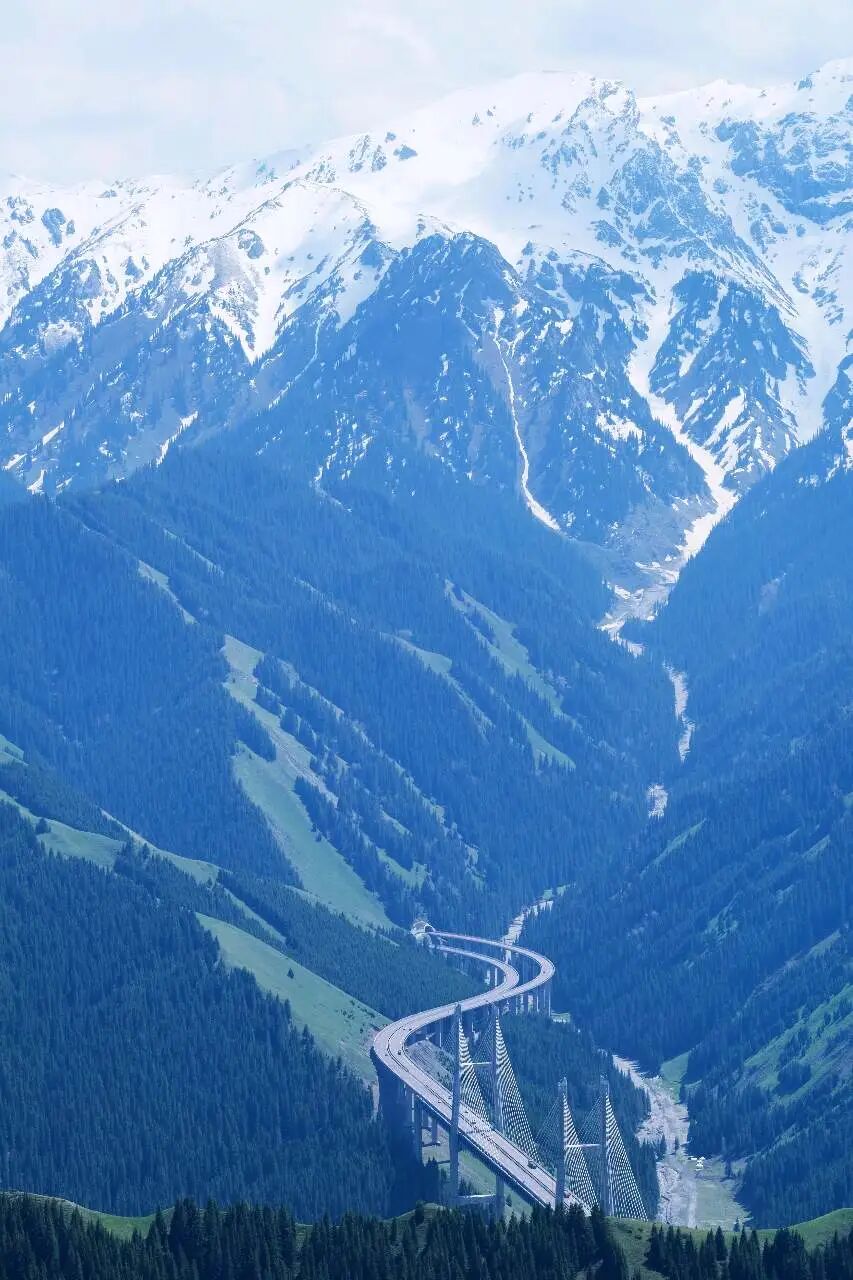 伊犁必去的十大景点_伊犁必去景点_伊犁旅游必去的地方