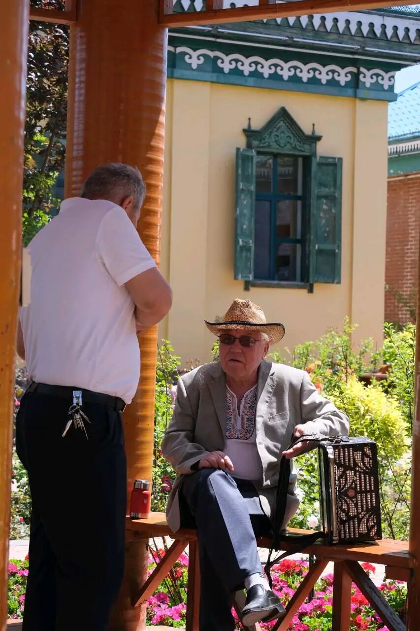 伊犁旅游必去的地方_伊犁必去景点_伊犁必去的十大景点