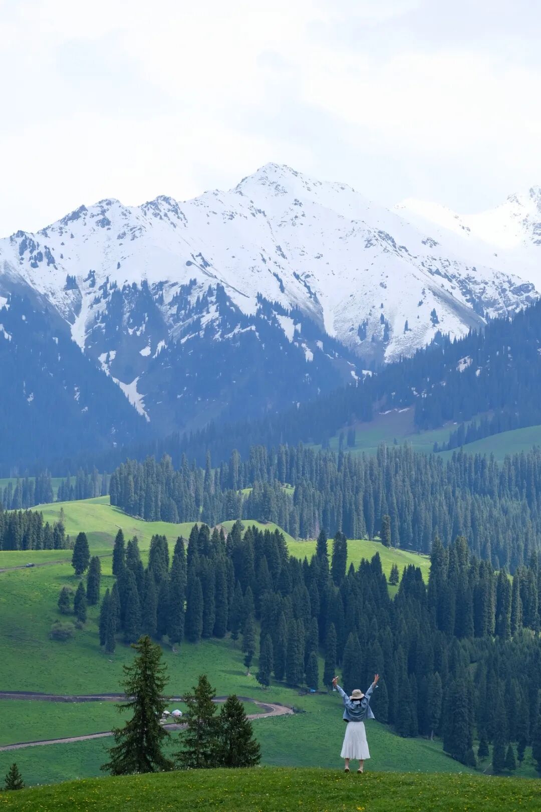 伊犁旅游必去的地方_伊犁必去景点_伊犁必去的十大景点