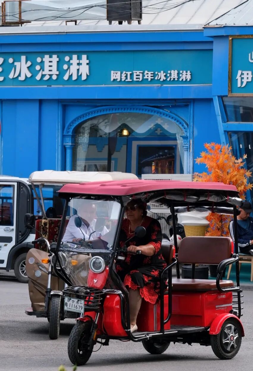 伊犁旅游必去的地方_伊犁必去的十大景点_伊犁必去景点