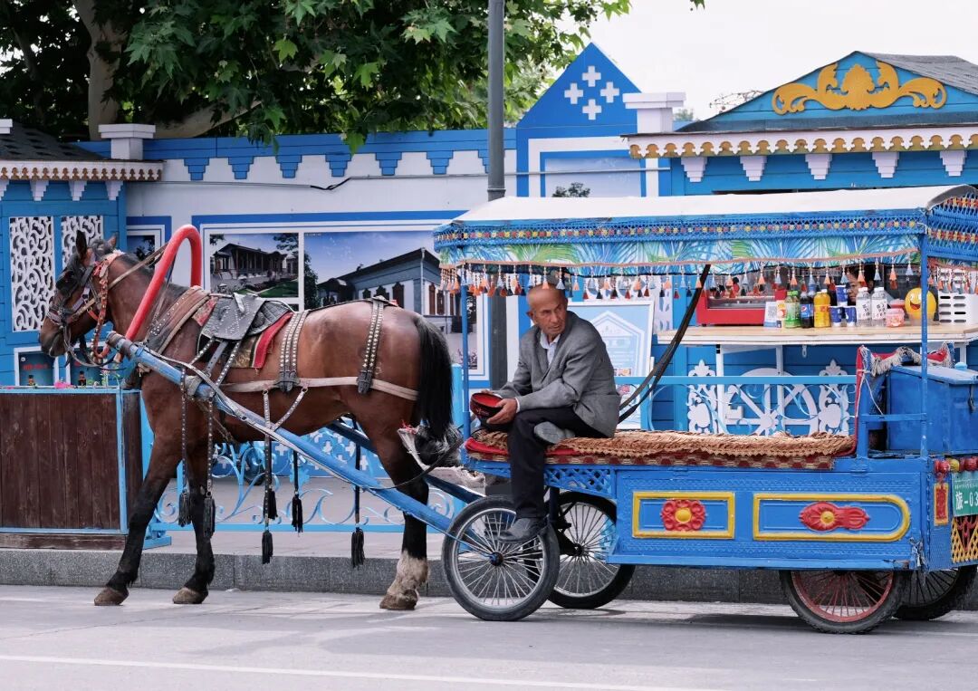伊犁旅游必去的地方_伊犁必去的十大景点_伊犁必去景点