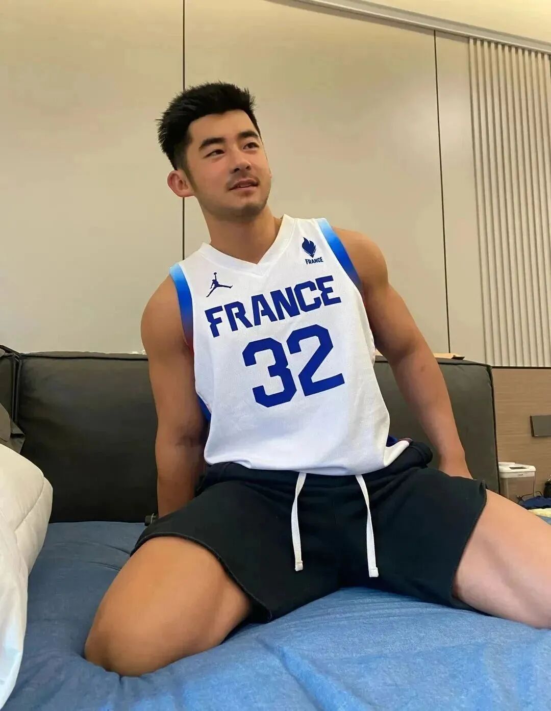 天呐！桥诘圣开了推特账号，没想到他居然是1...