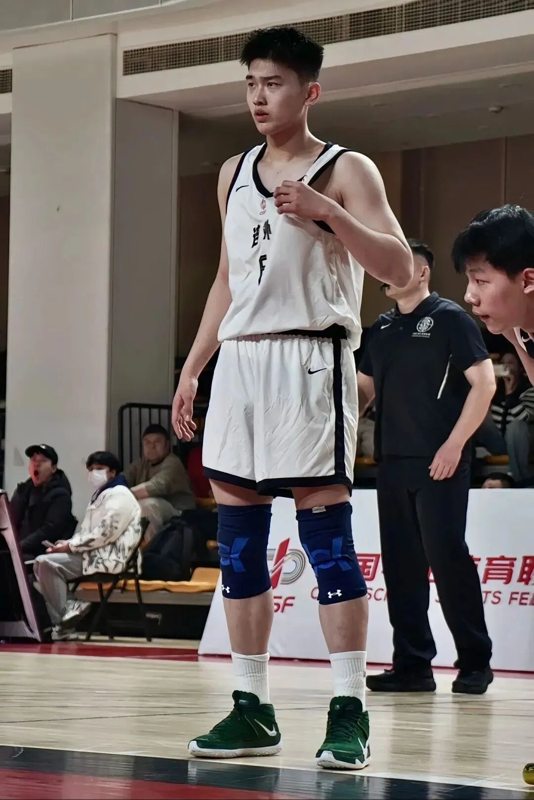 连云港男大篮球体育生，帅到网友犯花痴啊！