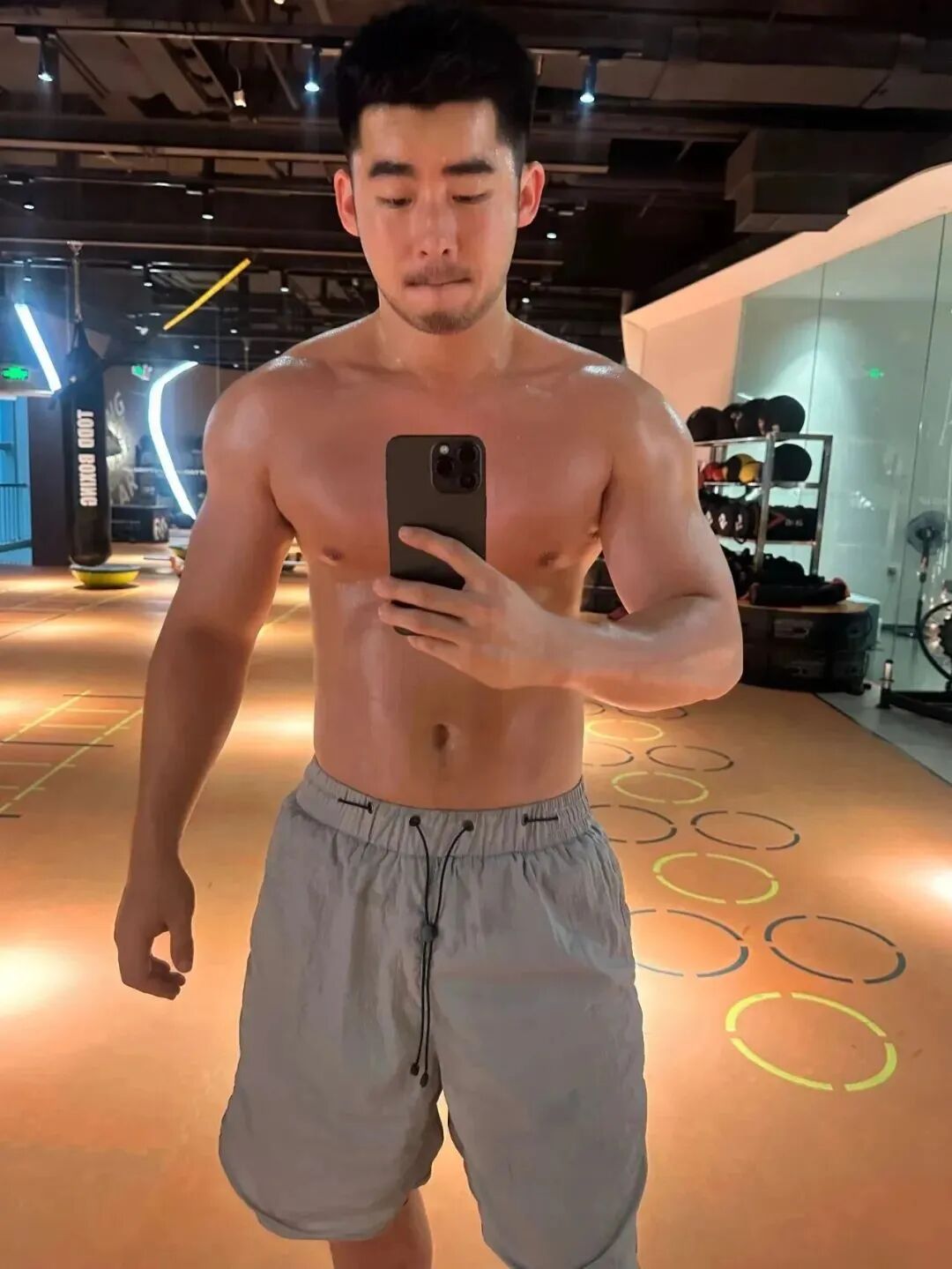 天呐！桥诘圣开了推特账号，没想到他居然是1...