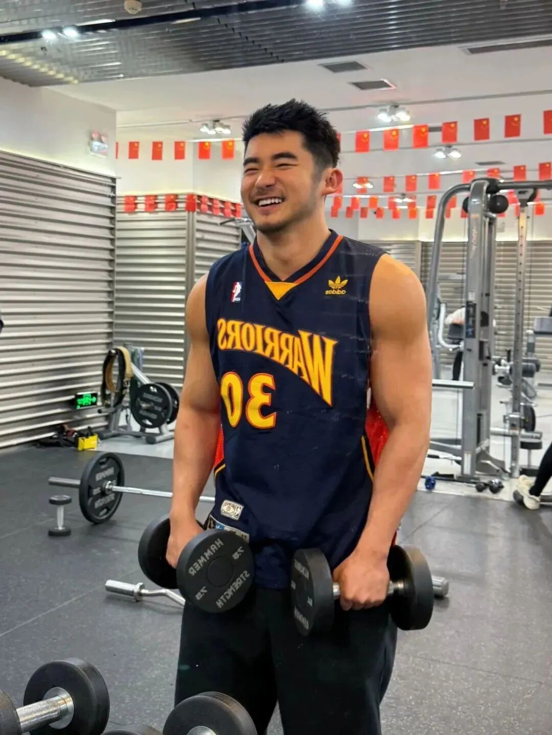 天呐！桥诘圣开了推特账号，没想到他居然是1...