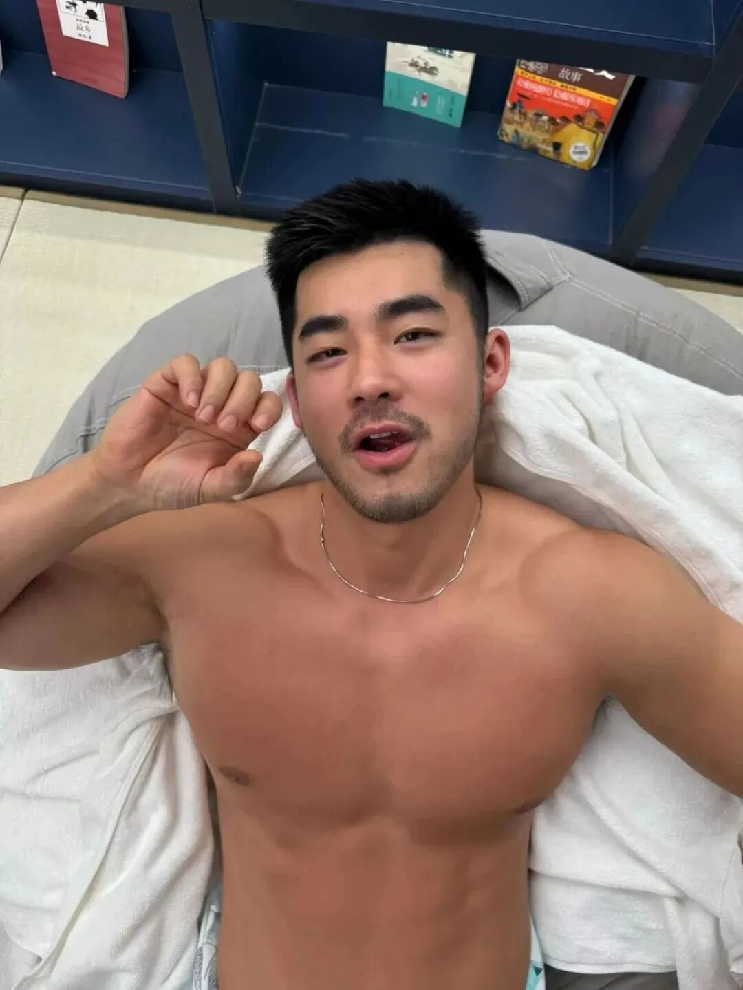 天呐！桥诘圣开了推特账号，没想到他居然是1...