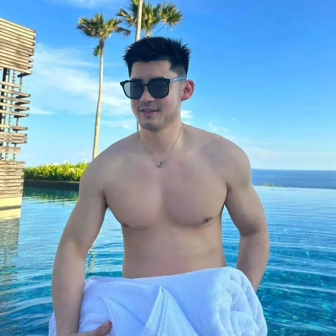 天呐！桥诘圣开了推特账号，没想到他居然是1...