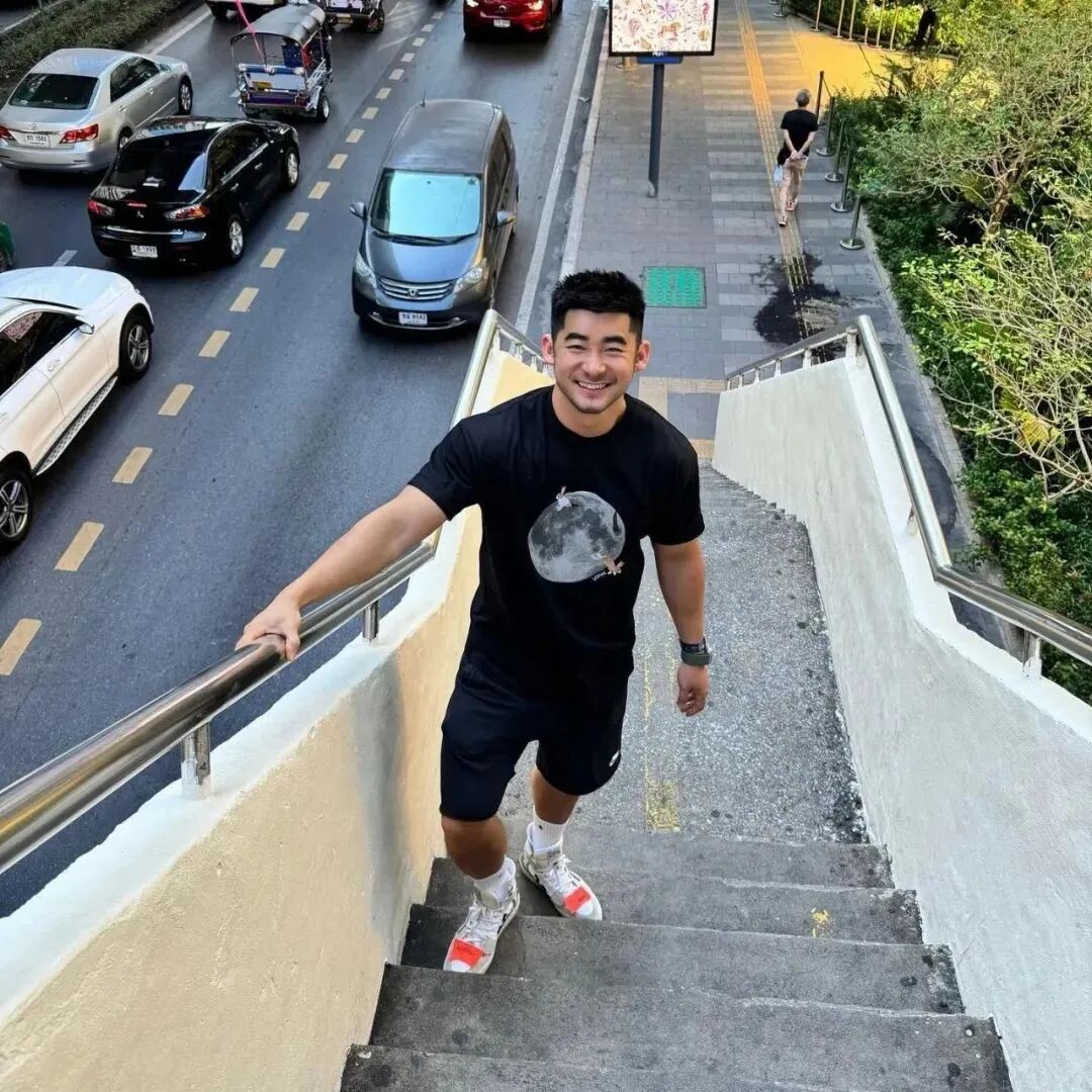 天呐！桥诘圣开了推特账号，没想到他居然是1...