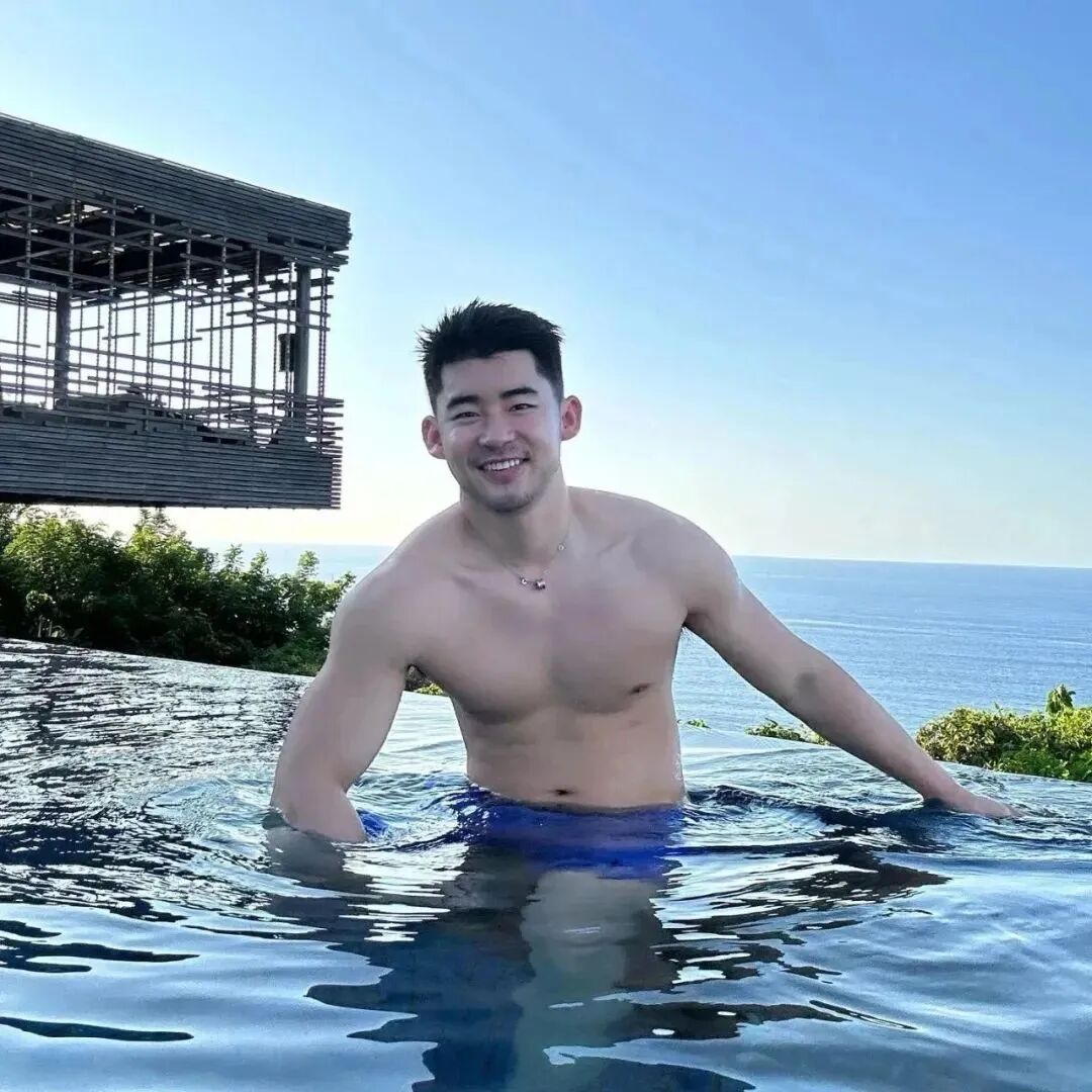 天呐！桥诘圣开了推特账号，没想到他居然是1...