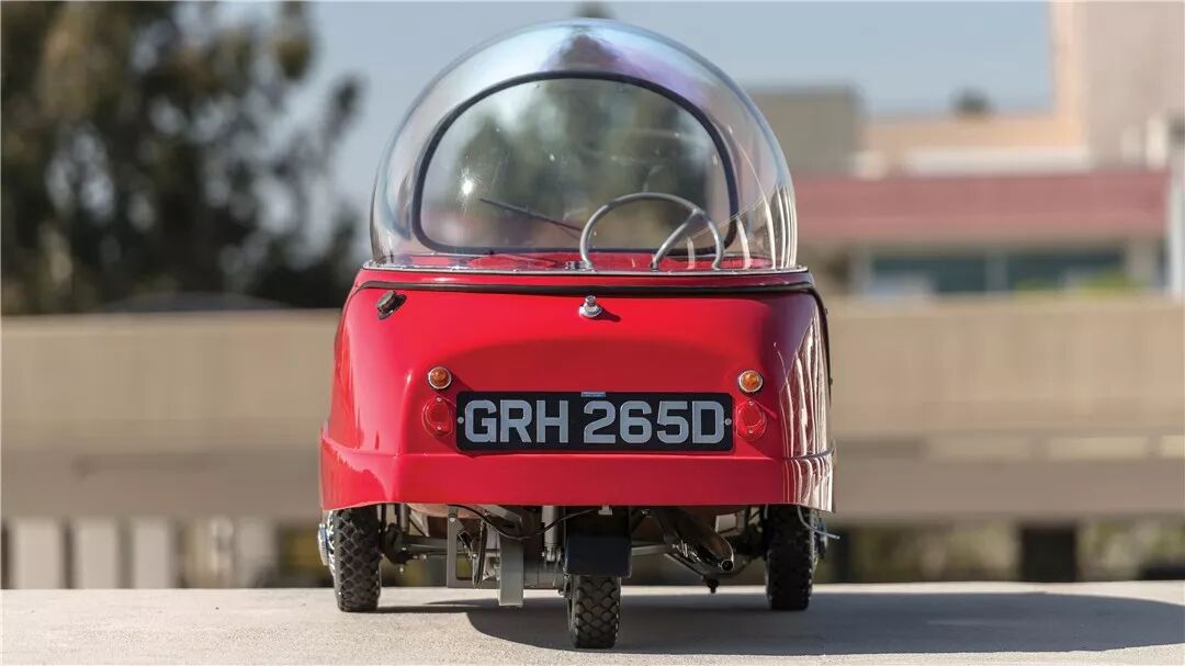 6岁小孩的座驾这摩托车还能遮风挡雨