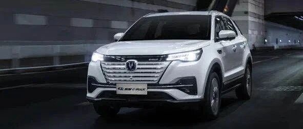 长安新能源CS55纯电版即将上市，比亚迪新款唐EV换装刀片电池...丨今日车闻