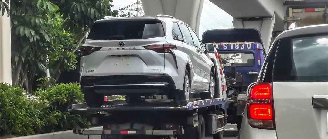 广汽丰田赛那无伪谍照曝光，路特斯EMIRA全球首发…丨今日车闻