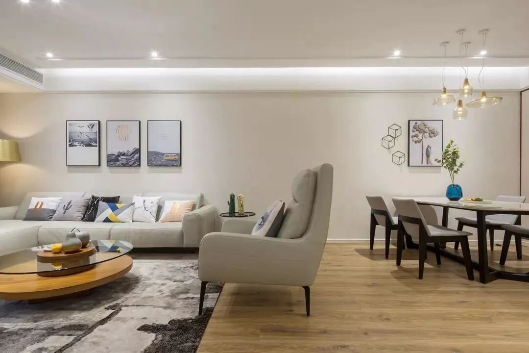 129㎡现代简约三房，暖色调搭配温馨舒适，全家人都满意！