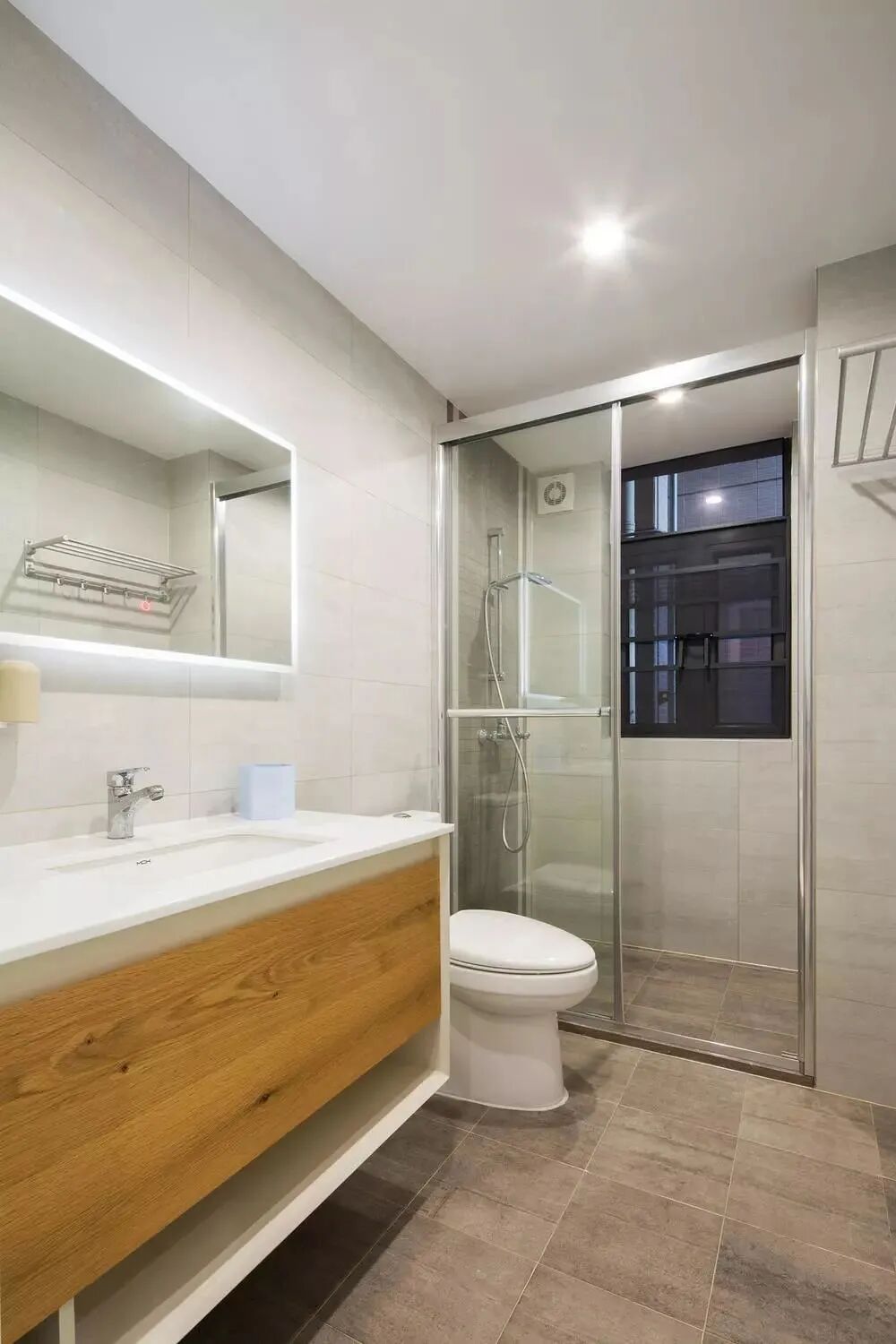 129㎡现代简约三房，暖色调搭配温馨舒适，全家人都满意！