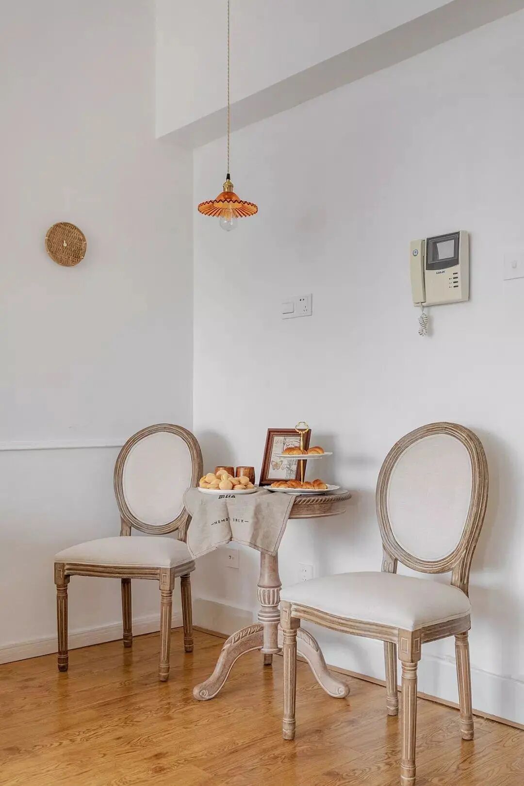 45㎡简约公寓，客厅投影仪太赞了，小户型完全不输豪宅