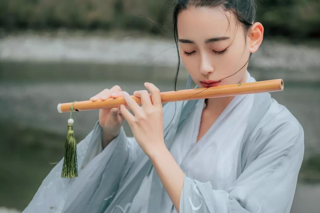 宽厚养大气，情义养人气