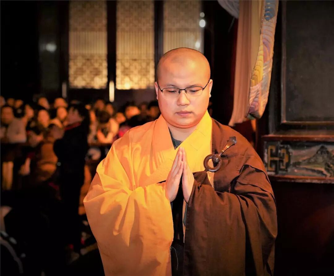 灵隐寺常住法师为大众祈福正月初一,是大慈弥勒菩萨圣诞日,祈福法会恭
