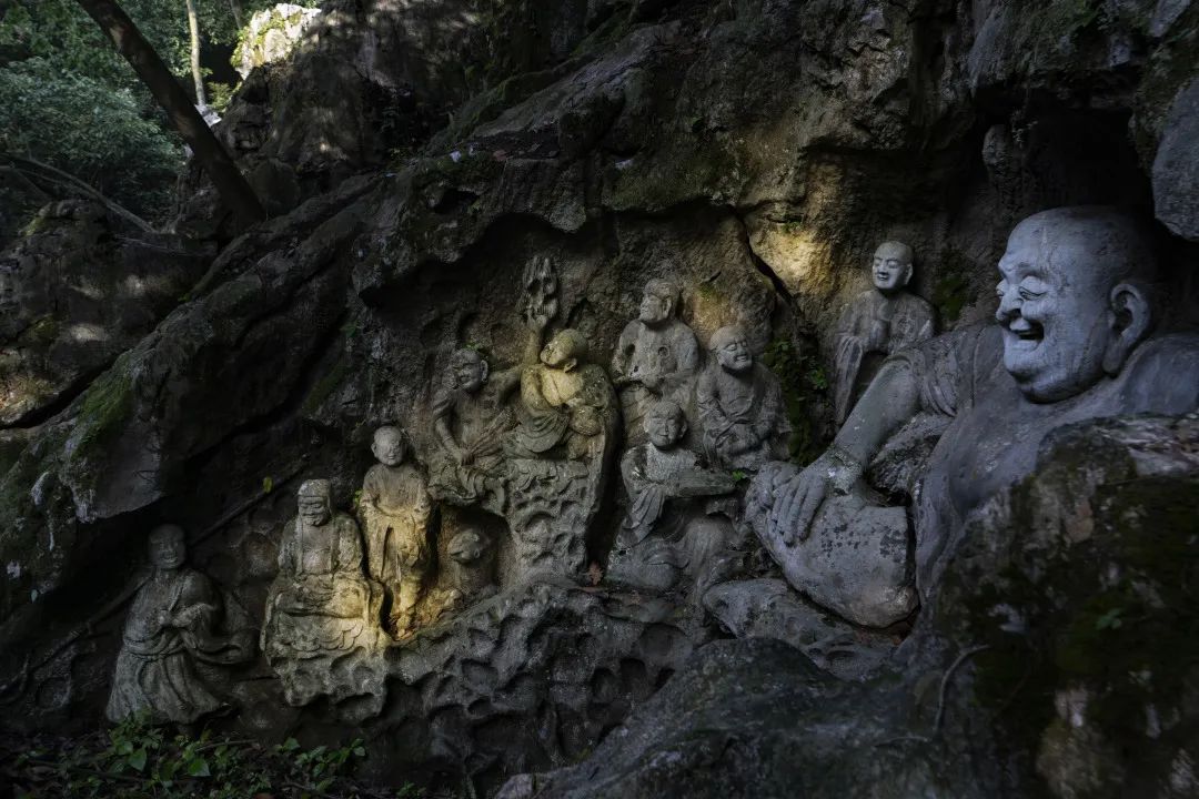 禅诗欣赏——宽却肚皮常忍辱 豁开心地任从他