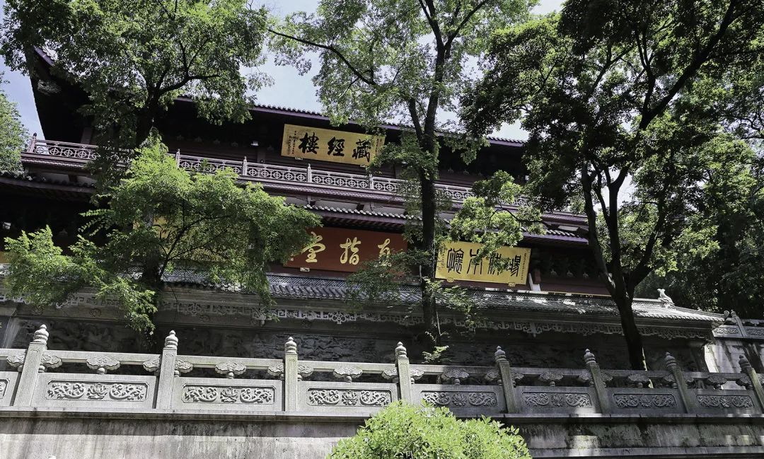 参访寺院：听经闻法