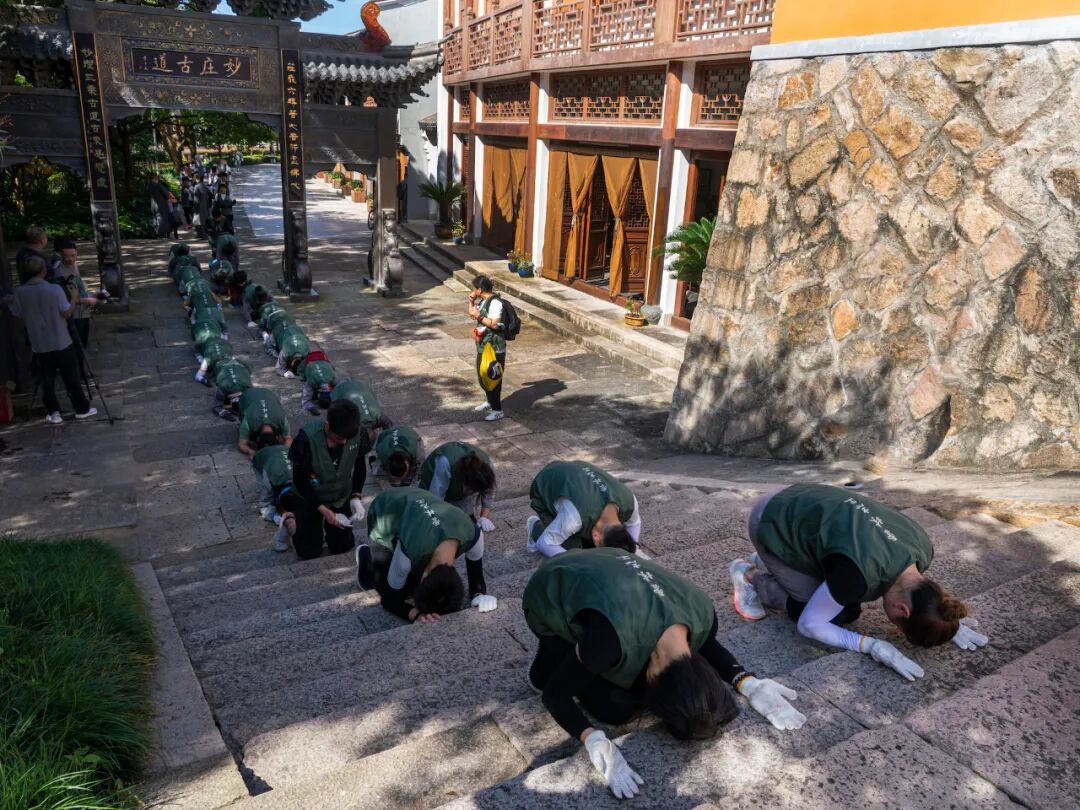 杭州灵隐寺方丈光泉大和尚领众朝礼普陀山观世音菩萨道场