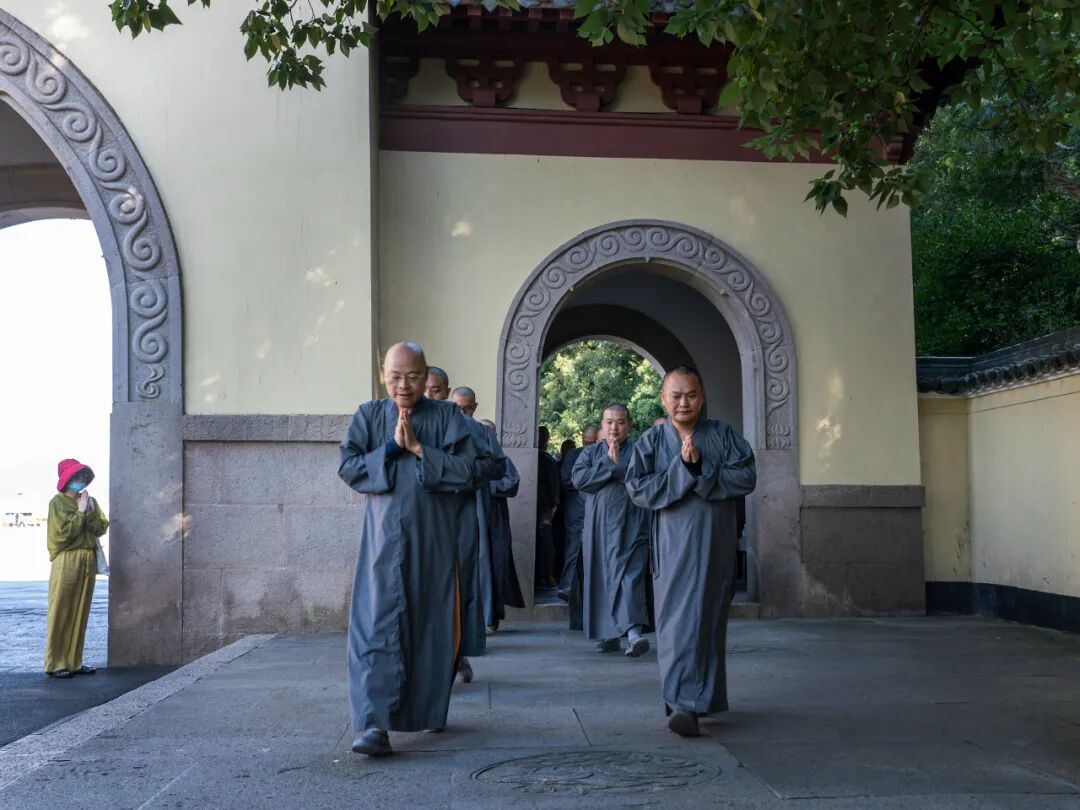 杭州灵隐寺方丈光泉大和尚领众朝礼普陀山观世音菩萨道场