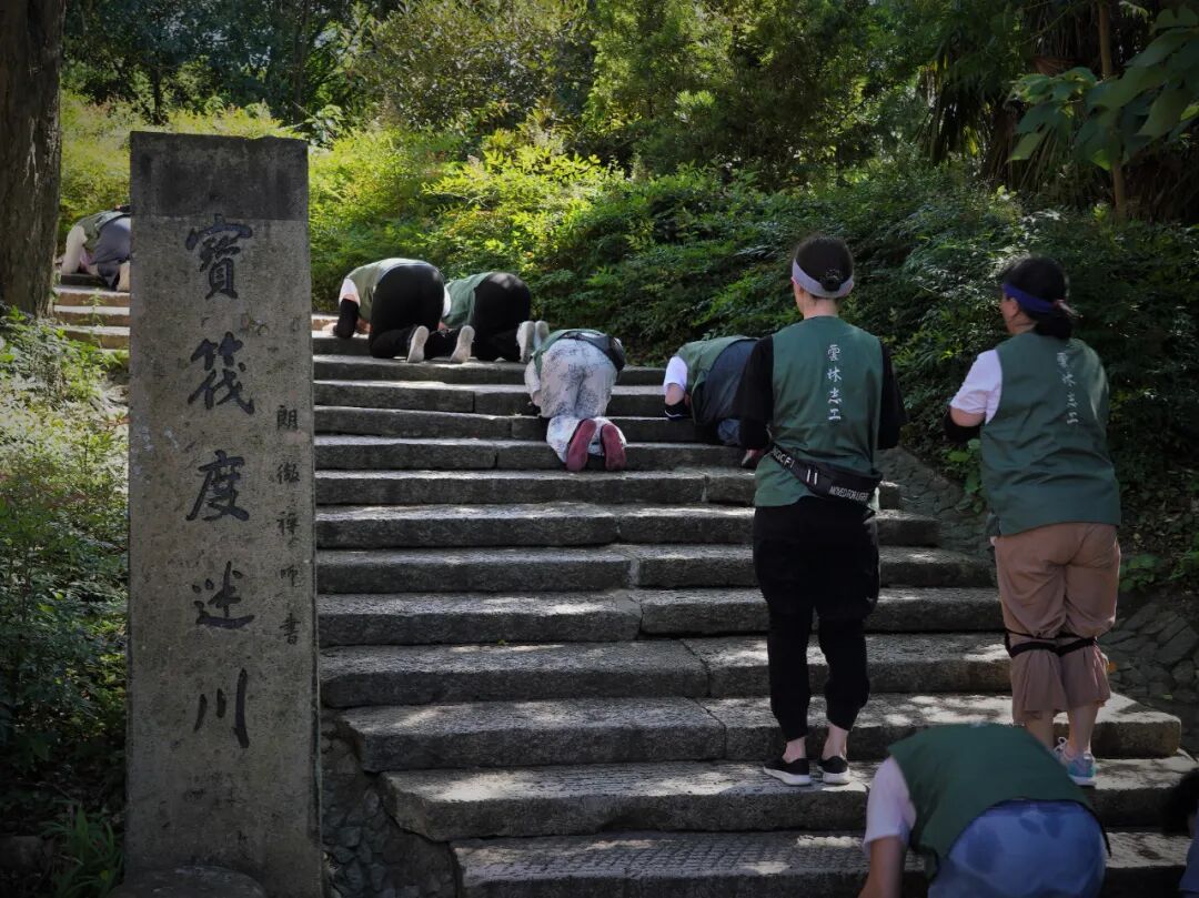杭州灵隐寺方丈光泉大和尚领众朝礼普陀山观世音菩萨道场