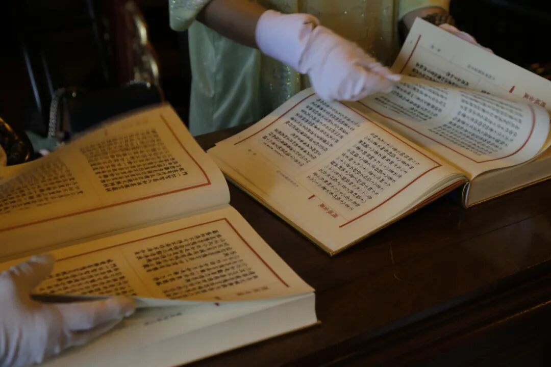 六月晴明翰墨香，翻晒藏经味清凉——灵隐寺传统晒经活动