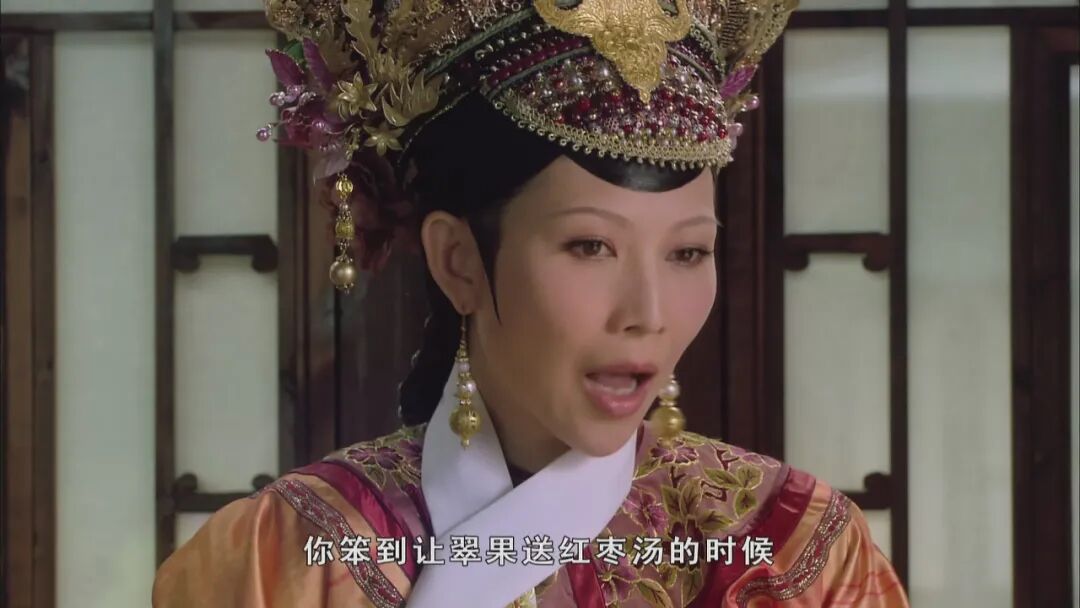 《甄嬛传》里的齐妃一点都不无辜,"蠢"是她刻意经营的人设!