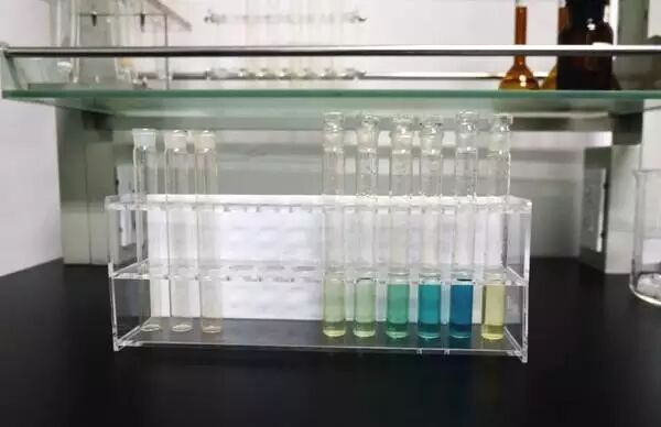 100万实验室日本极客小哥实测。新装修治理，除了开窗通风，你是否会用绿萝、果皮、活性炭等除甲醛？