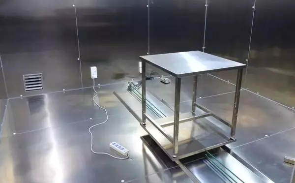 100万实验室日本极客小哥实测。新装修治理，除了开窗通风，你是否会用绿萝、果皮、活性炭等除甲醛？