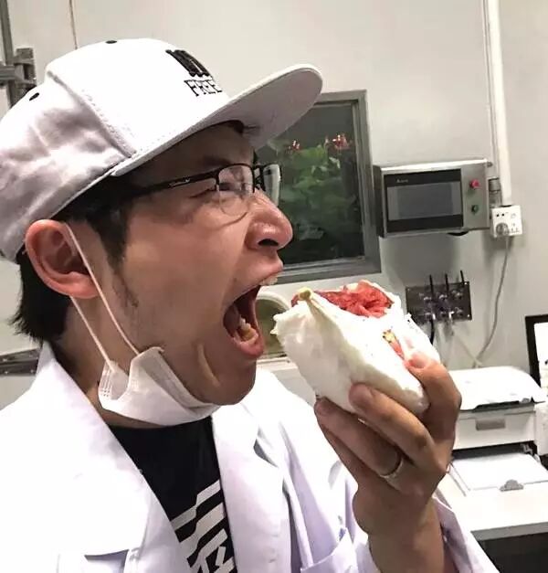 100万实验室日本极客小哥实测。新装修治理，除了开窗通风，你是否会用绿萝、果皮、活性炭等除甲醛？