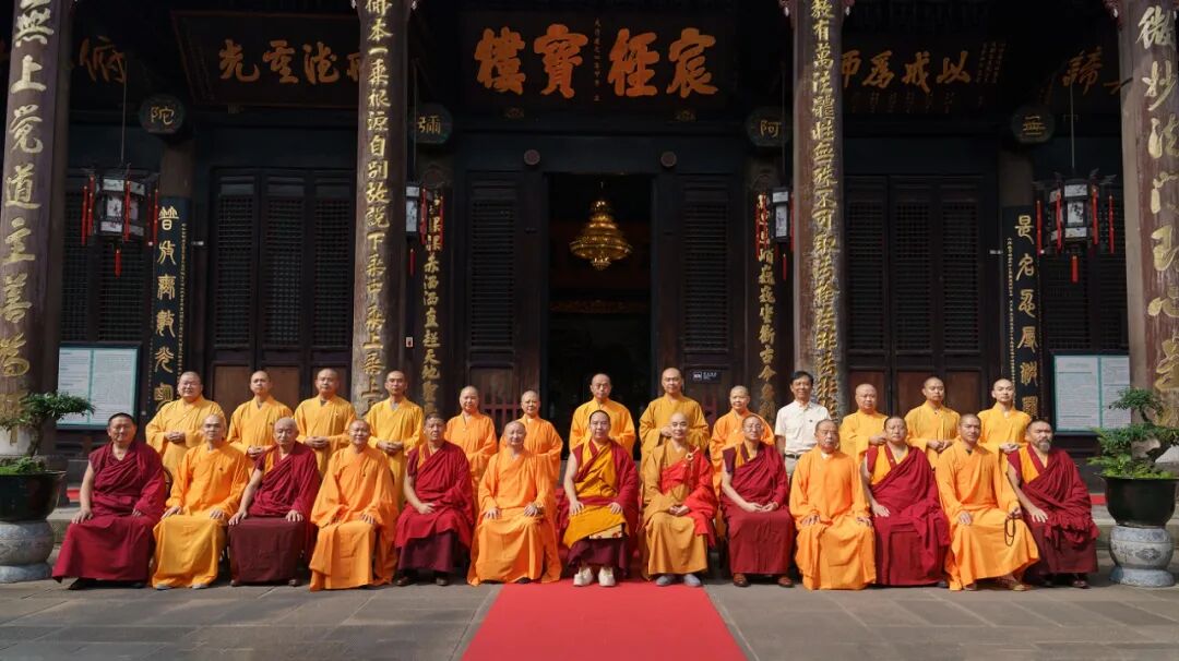 十一世班禅大师莅临成都文殊院参访