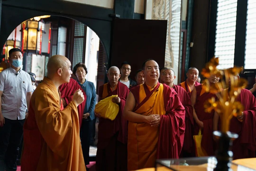 十一世班禅大师莅临成都文殊院参访