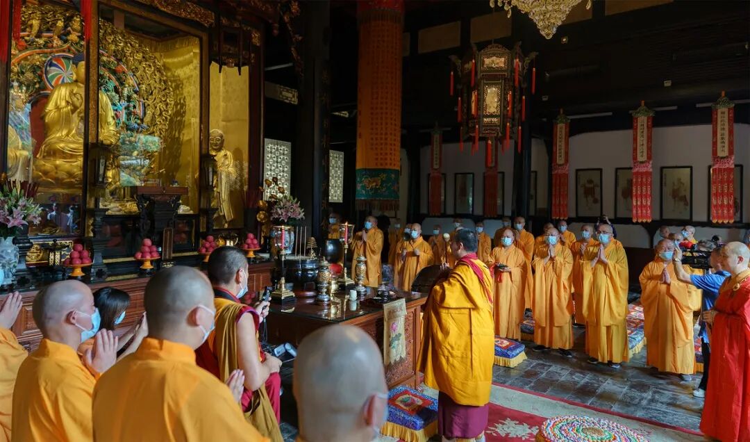 十一世班禅大师莅临成都文殊院参访