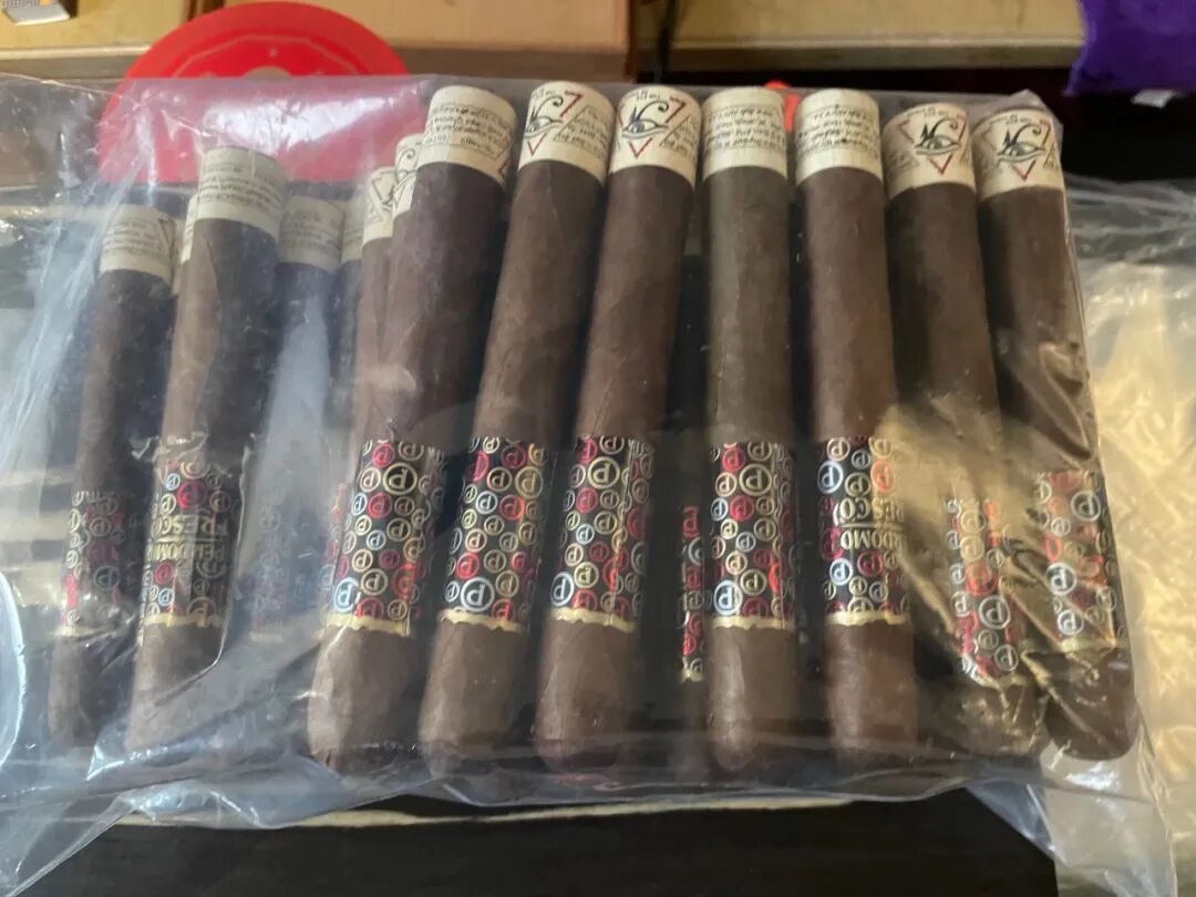 海关破获一起走私进口雪茄案  查获各品牌雪茄及卷烟6000余支