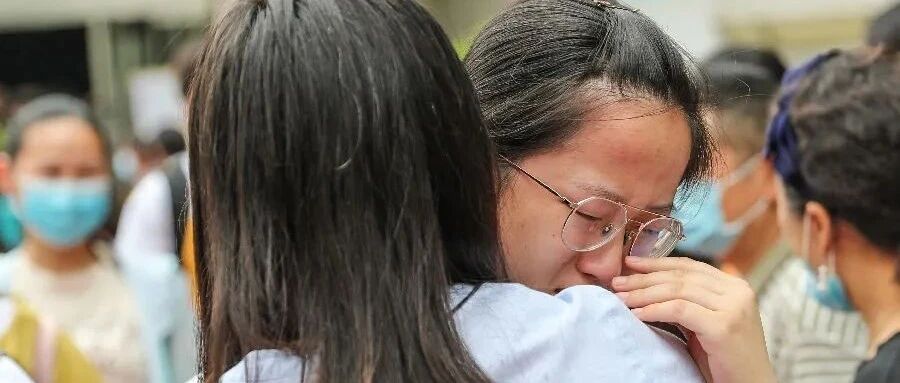 “教师比惨中心”：铁饭碗为什么成了围城？