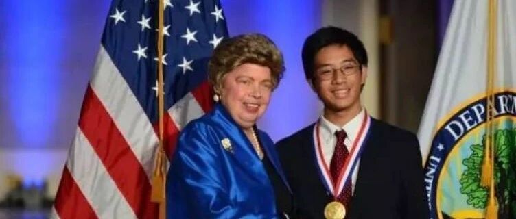 拿下"美国状元"的华裔少年,被6所藤校和斯坦福MIT争抢，成功秘诀就藏在父亲的一番话里