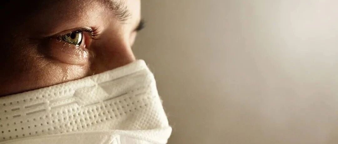 扛着500个口罩出国以后，我觉得还不如回家上网课....